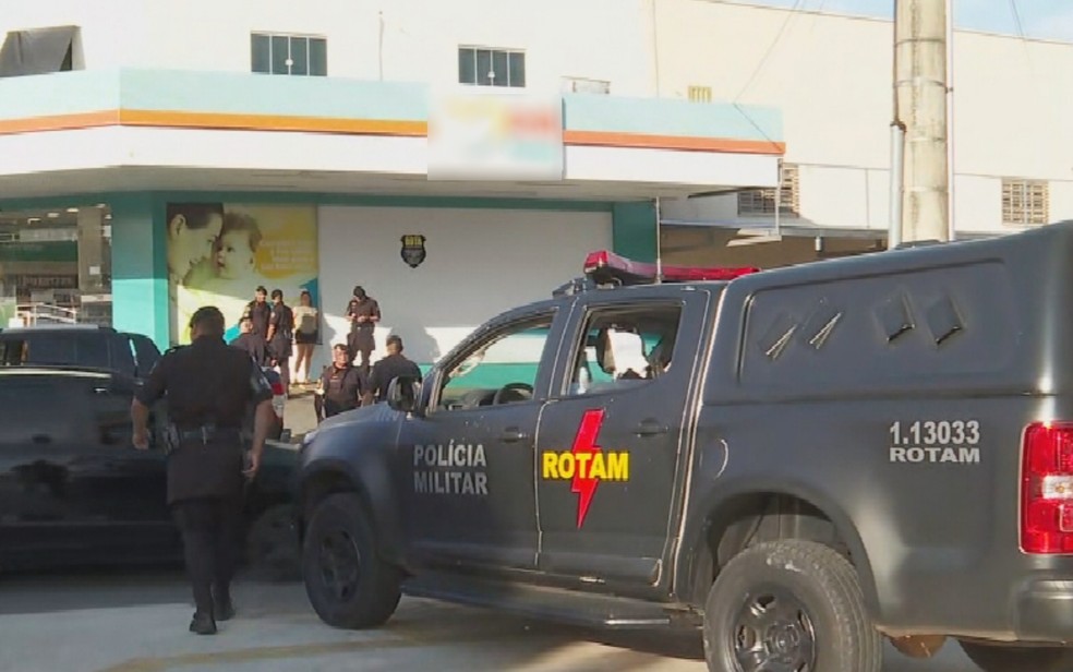 Policiais cumprem mandados em Goiânia  — Foto: Reprodução/TV Anhanguera