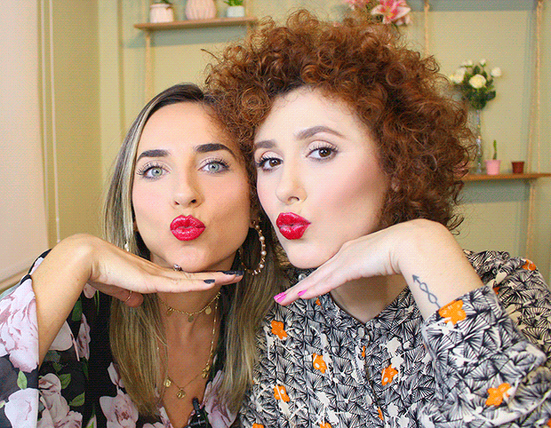 A editora de beleza, Giulianna Campos, e a maquiadora, Ju Rakoza (Foto: Editora Globo)
