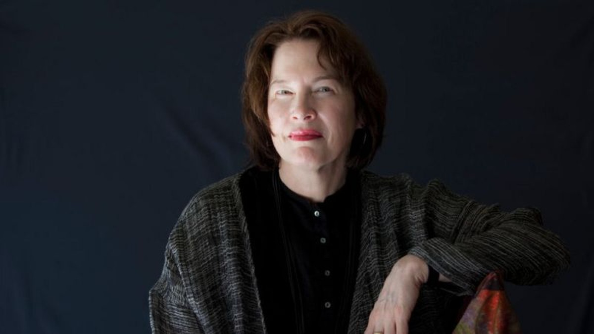 Escritora americana pede desculpas a condenado por engano de estuprá-la em 1981 | Pop & Arte