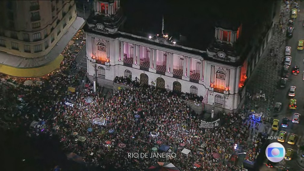 No Rio de Janeiro, apoiadores comemoraram a vitória de Lula (PT). — Foto: Reprodução/TV Globo