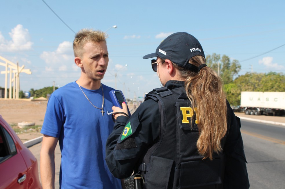 O Etilômetro Passivo detecta se houve ingestão de álcool pelo condutor  — Foto: Juliane Peixinho/ G1