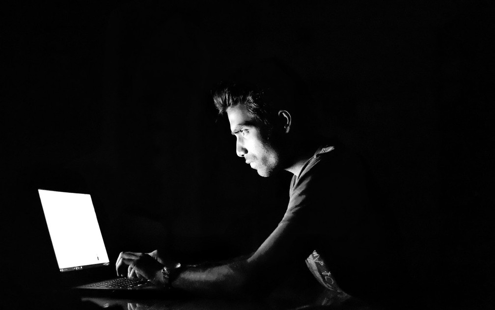 Análise levou em conta as 100 mil senhas mais comuns que foram acessadas por terceiros em ataques cibernéticos globais — Foto: iAmMrRob/Creative Commons