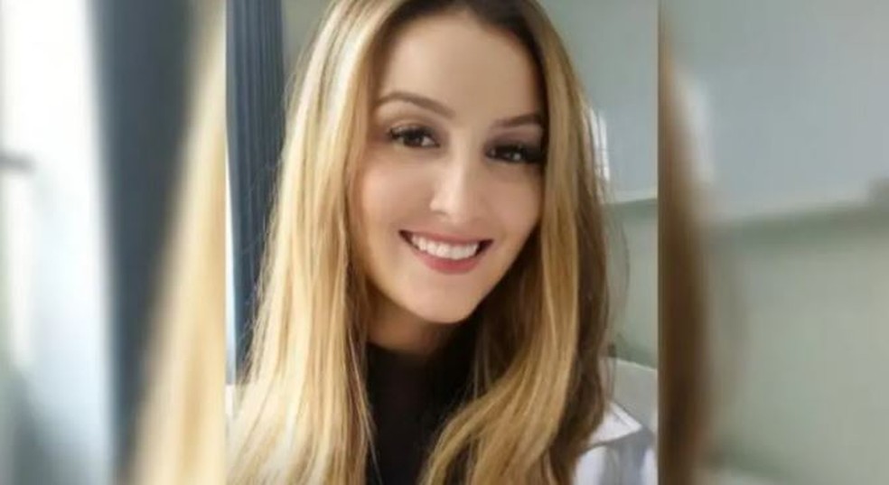 Médica perdeu o controle do carro e aguardou por socorro em Pouso Redondo (SC) — Foto: Redes sociais/Reprodução