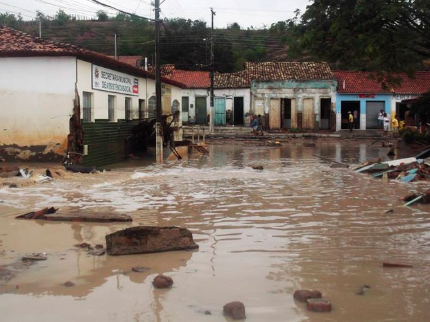 Chuva em Lajedinho (Foto: Marcos Antônio Oliveira/Arquivo Pessoal)