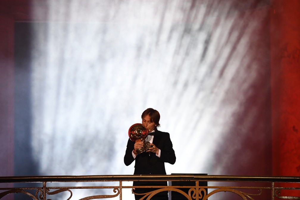 Luka Modric Ã© o primeiro croata a ganhar a Bola de Ouro â€” Foto: Reuters