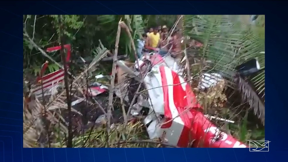 Três médicos e um policial civil morrem após queda de helicóptero entre as cidades de Morros e Axixá (Foto: Reprodução/TV Mirante)