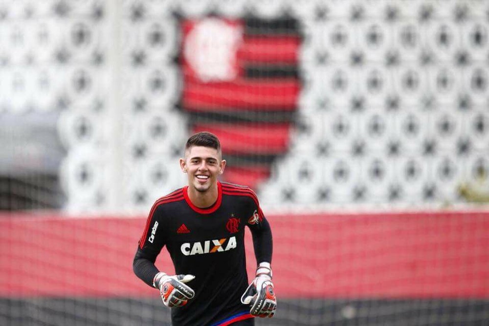 Flamengo negocia empréstimo do goleiro Yago Darub para o RB Brasil