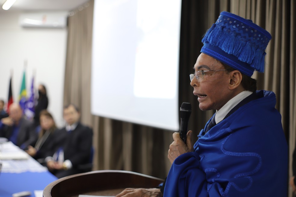 Homenageado Políbio Alves relatou com emoção a sensação de receber o título. — Foto: Reprodução UFPB