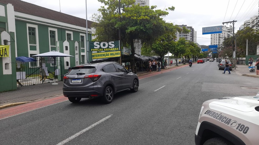 Desmobilização de acampamento bolsonarista em Joinville — Foto: PM/ Divulgação