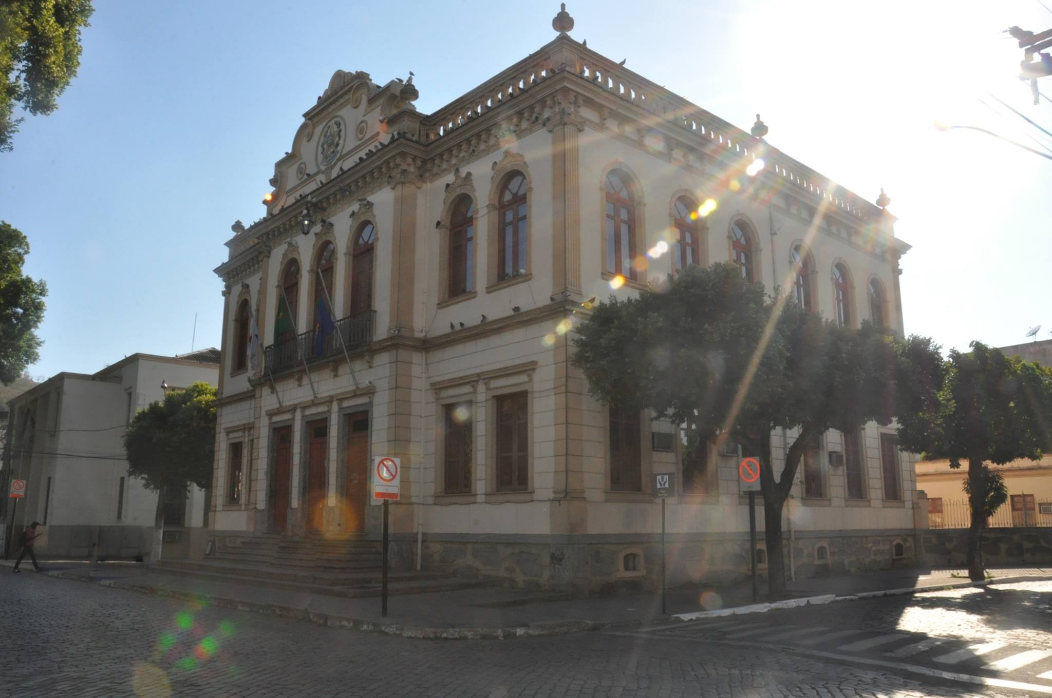 Covid-19: duas semanas após ampliar restrições, Prefeitura publica decreto que ameniza medidas em Cataguases 