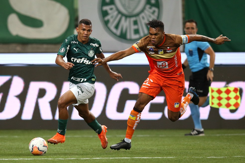Luis Cang� estava no Delf�n, do Equador � Foto: Alexandre Schneider / Getty Images