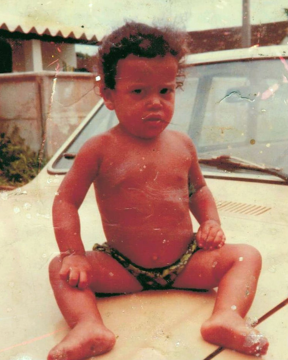 Única foto que família tem de Queli Cristina, ainda criança, que hoje deve estar com 39 anos — Foto: Maurício da Mota/Arquivo pessoal