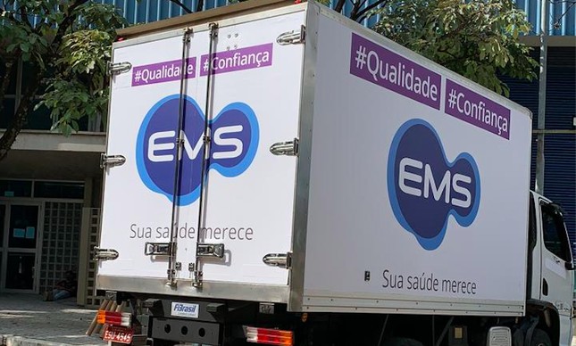 Caminhão da farmacêutica EMS