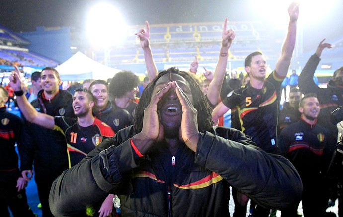 Romelu Lukaku comemoração Bélgica Copa do Mundo bandeira  (Foto: Reuters)