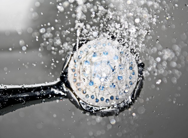 Rotina de uso do chuveiro elétrico irá influenciar frequência da limpeza do aparelho (Foto: Pexels/Pixabay/CreativeCommons)