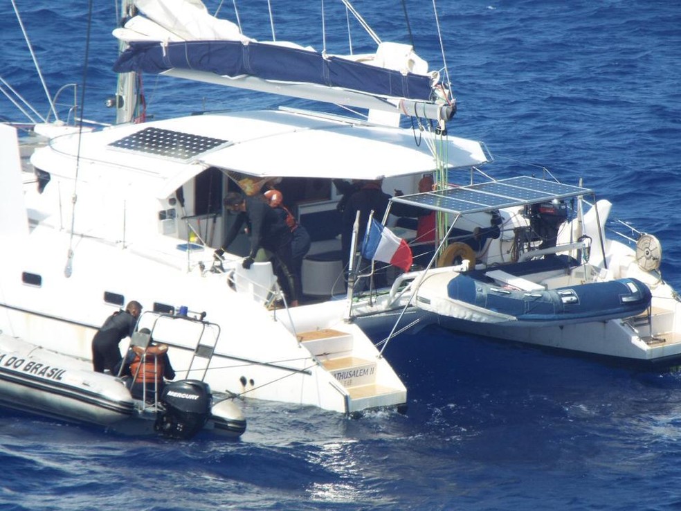 Francês é resgatado em veleiro que navegava a 240 km de Natal — Foto: Cedida/Marinha do Brasil