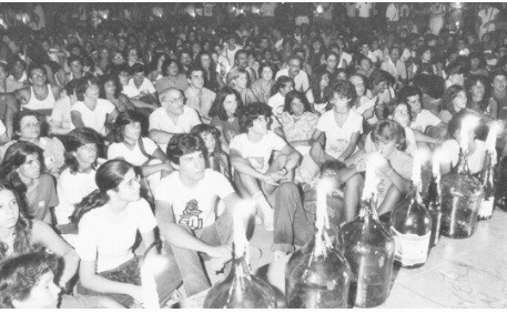 Alunos do Colégio São Vicente fazem protesto por demissões de professores -  Jornal O Globo