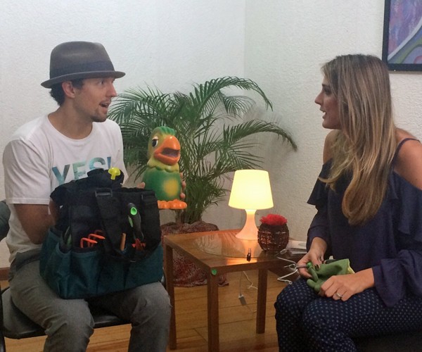 Jason Mraz conversa com Rafa Brites  (Foto: Mais Você/TV Globo)