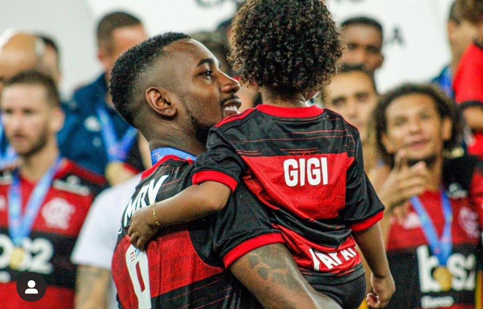 Gerson comemora título com a filha, Giovana — Foto: Arquivo Pessoal