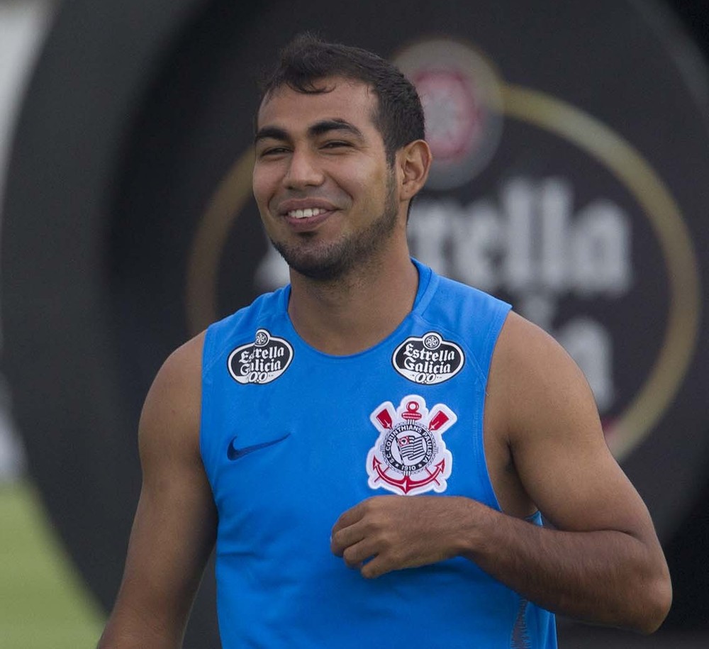 Sornoza volta se considera como melhor meio-campista e conta sobre sua trajetória