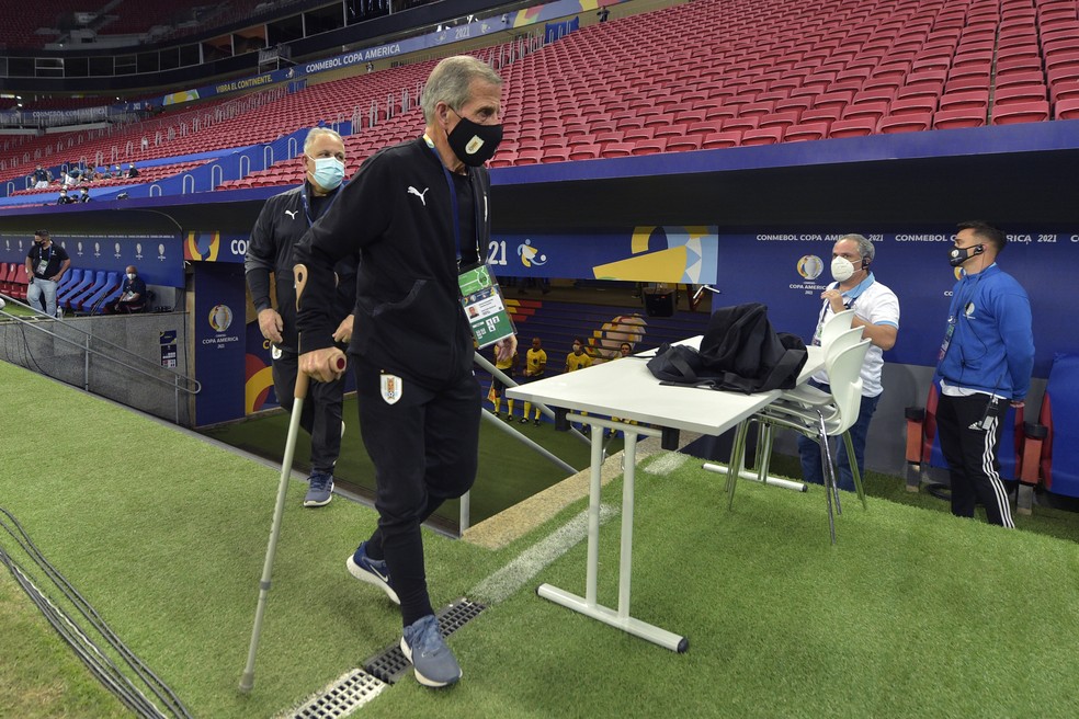 Óscar Tabárez, técnico do Uruguai, em duelo contra a Argentina pela Copa América — Foto: Pedro Vilela/Getty Images