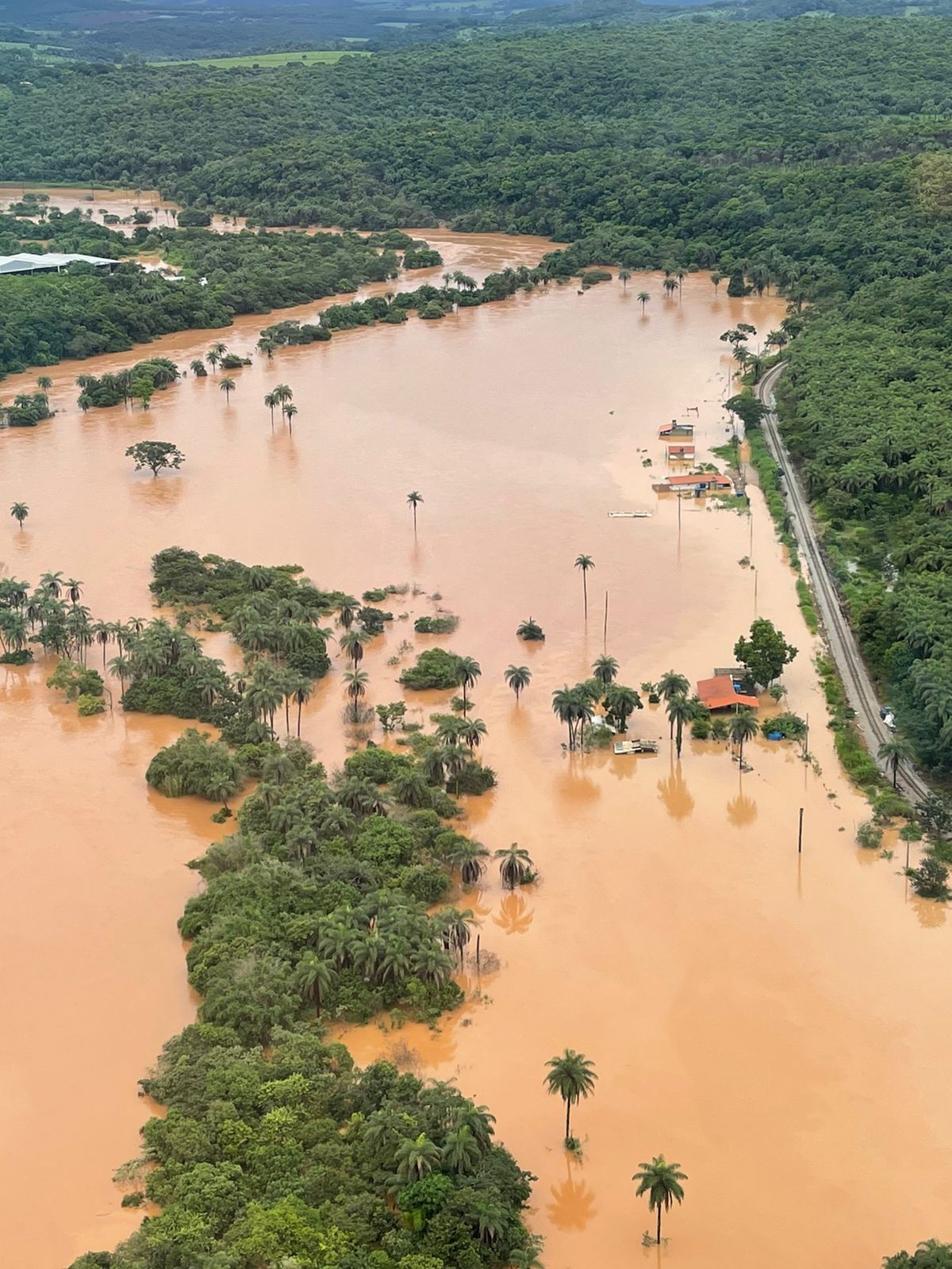 Brumadinho: Lama de barragem volta à tona no Rio Paraopeba após enchentes do início do ano 