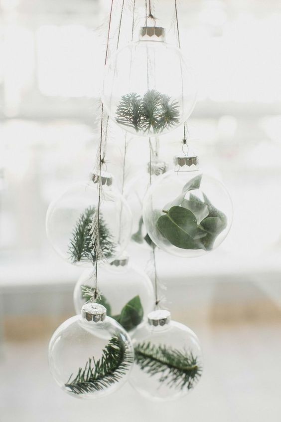 Nesta versão, as bolinhas de Natal têm uma versão escandinava e minimalista (Foto: Reprodução/Pinterest)