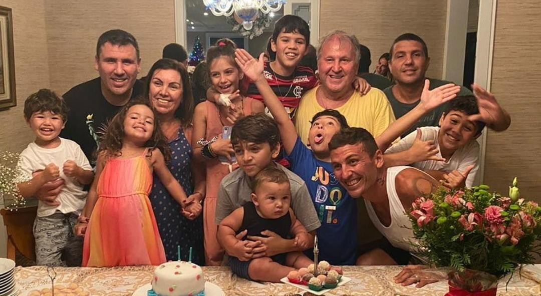 Zico com filhos e netos (Foto: Reprodução/Instagram)