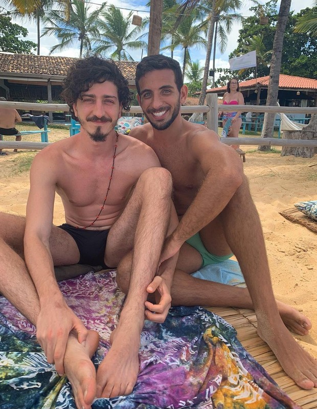 Johnny Massaro e o namorado, João Pedro (Foto: Reprodução/Instagram)