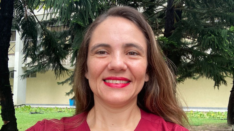 Professora Adriana Pires e o diálogo entre saúde e arte