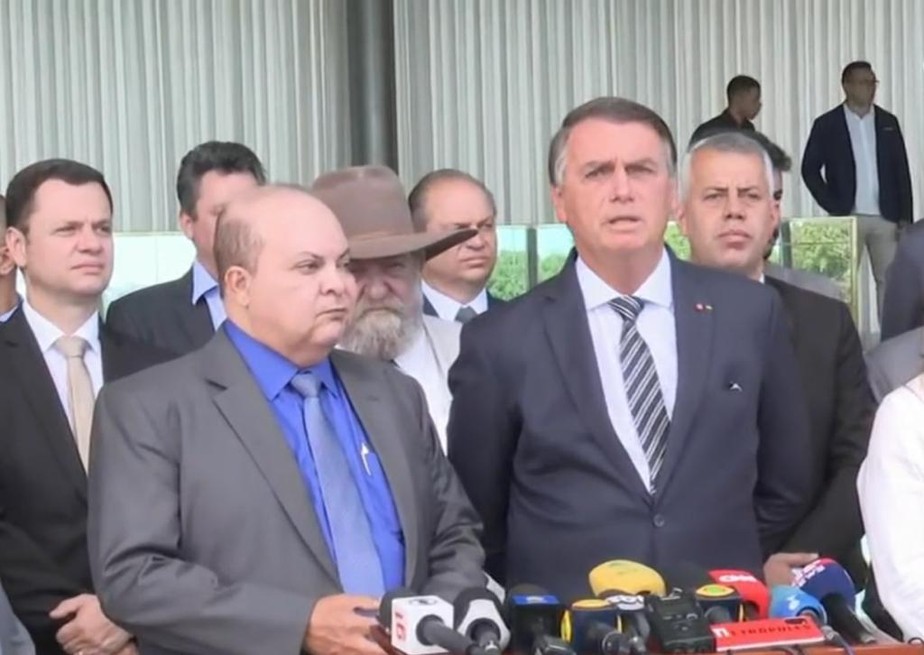 Bolsonaro recebe apoio de Ibaneis