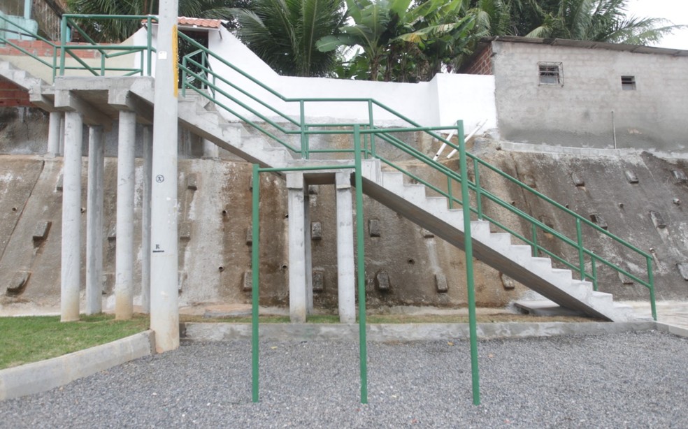 Obra de encosta foi entregue nesta segunda-feira (14) no bairro de Praia Grande &mdash; Foto: Divulga&ccedil;&atilde;o/Secom