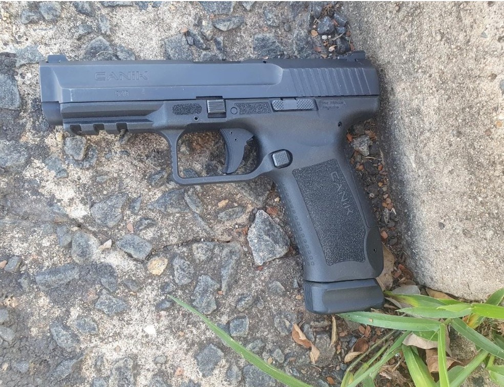Pistola de fabricação turca foi apreendida em Campinas (SP) — Foto: Polícia Civil