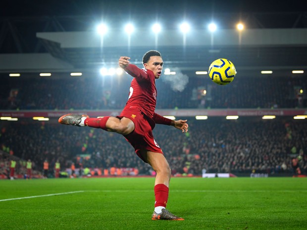 LIVERPOOL, ENGLAND - JANUARY 19: Trent Alexander-Arnold of Liverpool in action during the Premier League match between Liverpool FC and Manchester United at Anfield on January 19, 2020 in Liverpool, United Kingdom. (Photo by Michael Regan/Getty Images) (Foto: Getty Images)