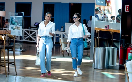 Taís Araújo e Fernanda Rodrigues combinam looks em ida a restaurante 
