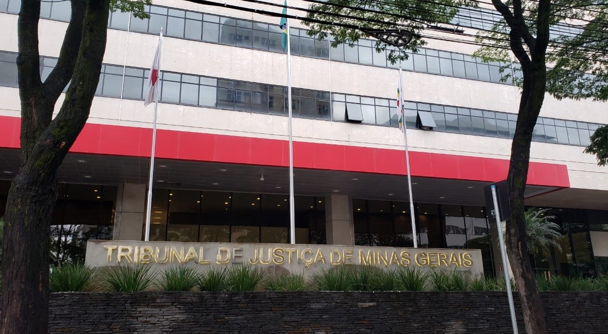 'Auxílio-livro' de até R$ 18 mil a juízes de MG é inconstitucional, decide STF