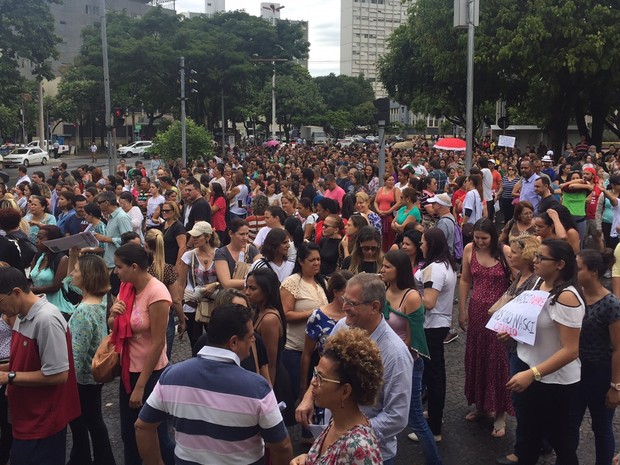 Goiânia: manifestantes protestam na Praça Cívica nesta quarta-feira (15) (Foto: Murillo Velasco/G1)