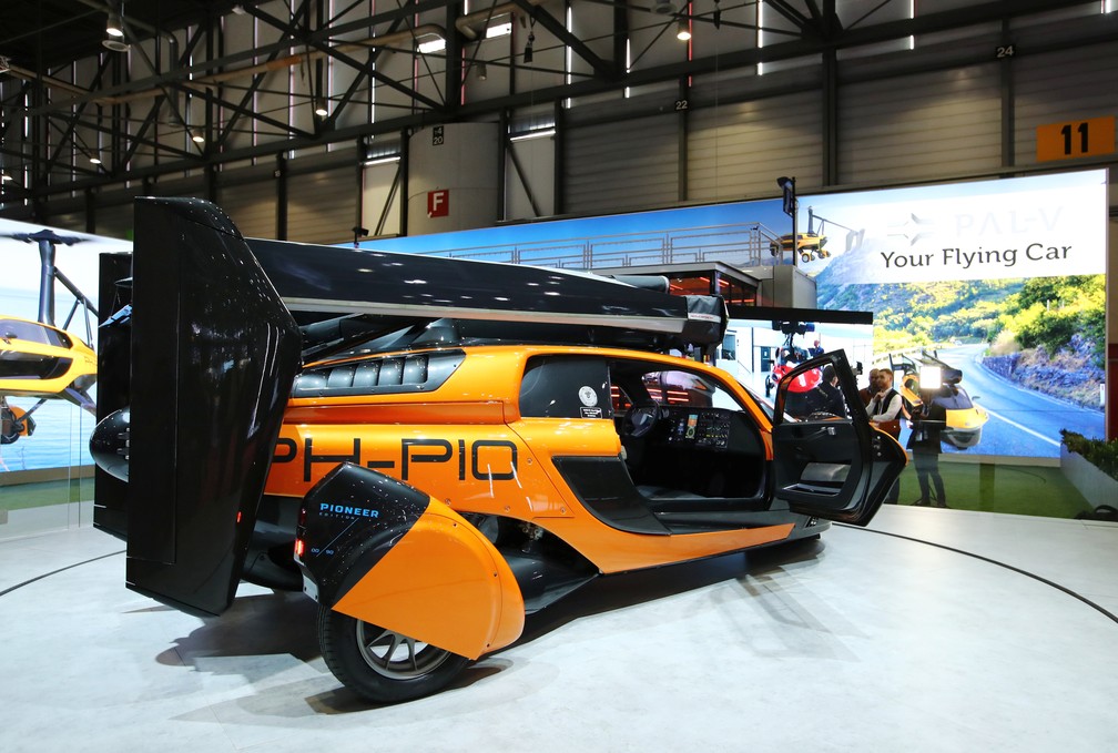 "Carro voador" da Pal-V é mostrado no Salão de Genebra 2019 — Foto: Denis Balibouse/Reuters