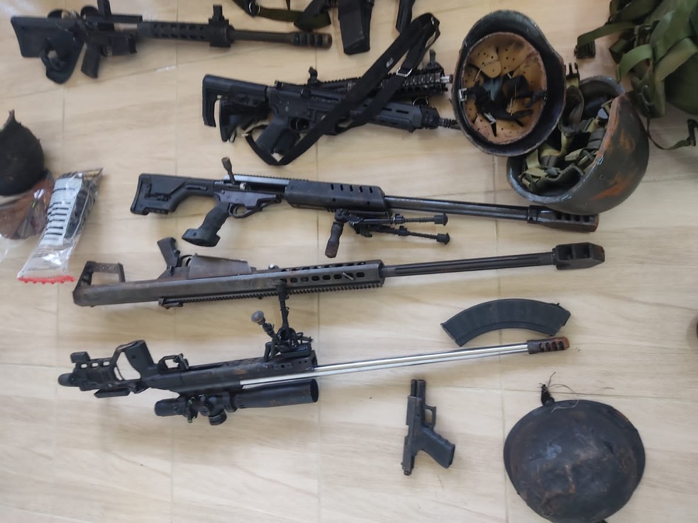 Armas foram apreendidas após ataque, em Guarapuava — Foto: PM/Divulgação