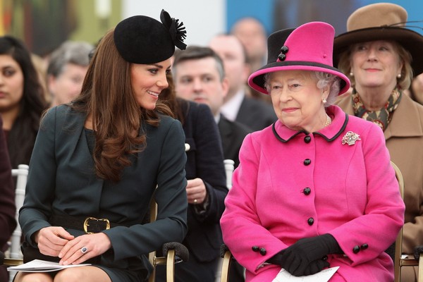 Kate Middleton com a Rainha Elizabeth 2ª (Foto: Getty Images)
