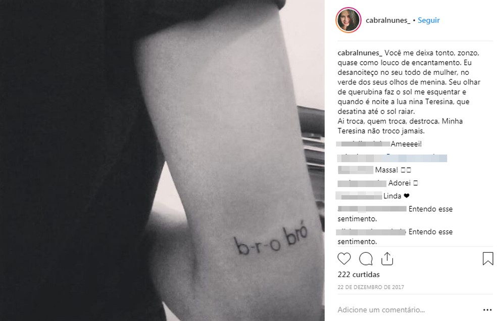 Cláudia Cabral tatuou a expressão B-R-O bró.  — Foto: Reprodução/Instagram