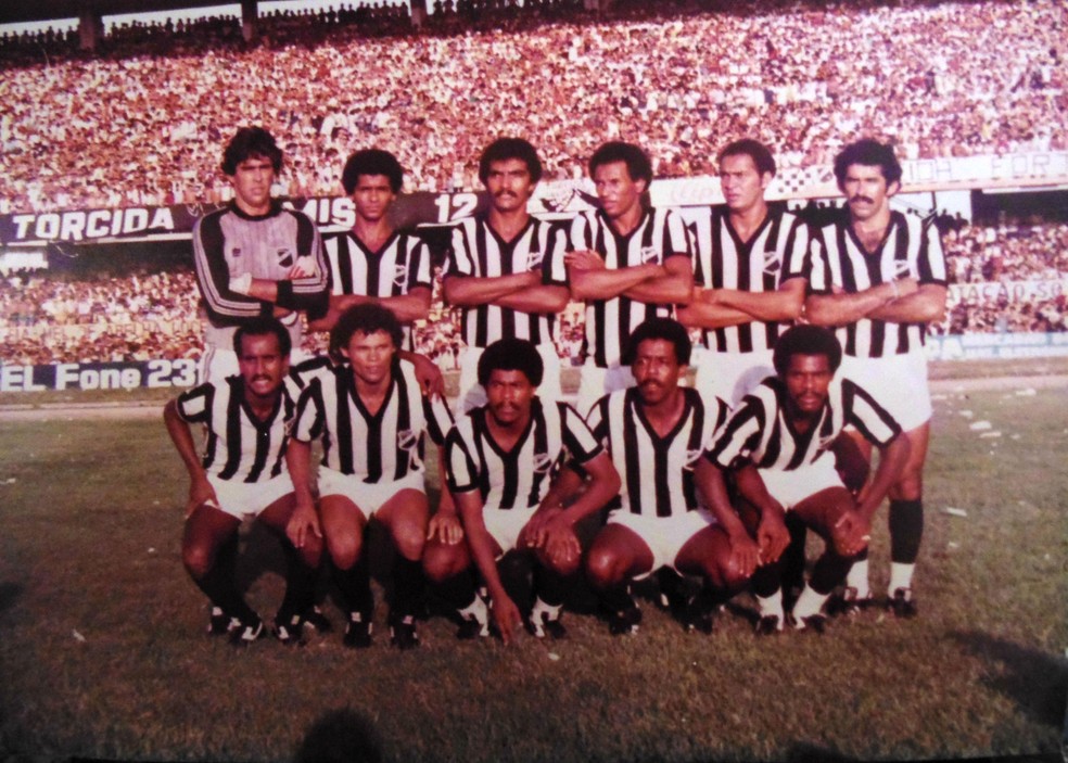 Dedé de Dora com o ABC campeão estadual de 1984 (Foto: Arquivo pessoal/Cedida)