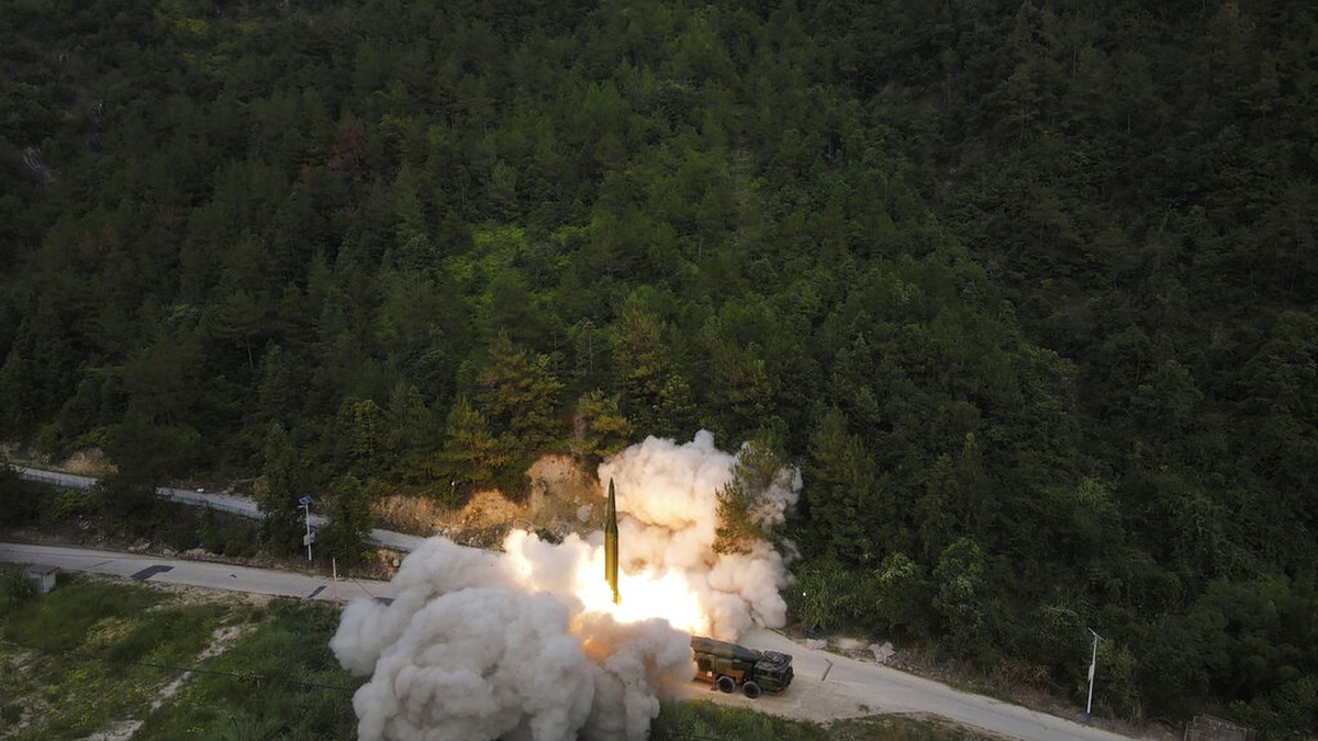 Em primeira represália aos EUA, China interrompe diálogo militar de alto nível com Washington