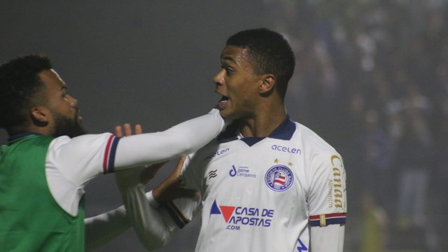 Marcelo Ryan comemora gol do Bahia sobre o Azuriz
