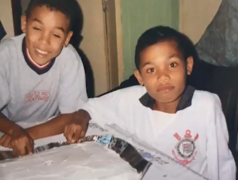 Júnior Urso, na infância, com a camisa do Corinthians — Foto: Reprodução