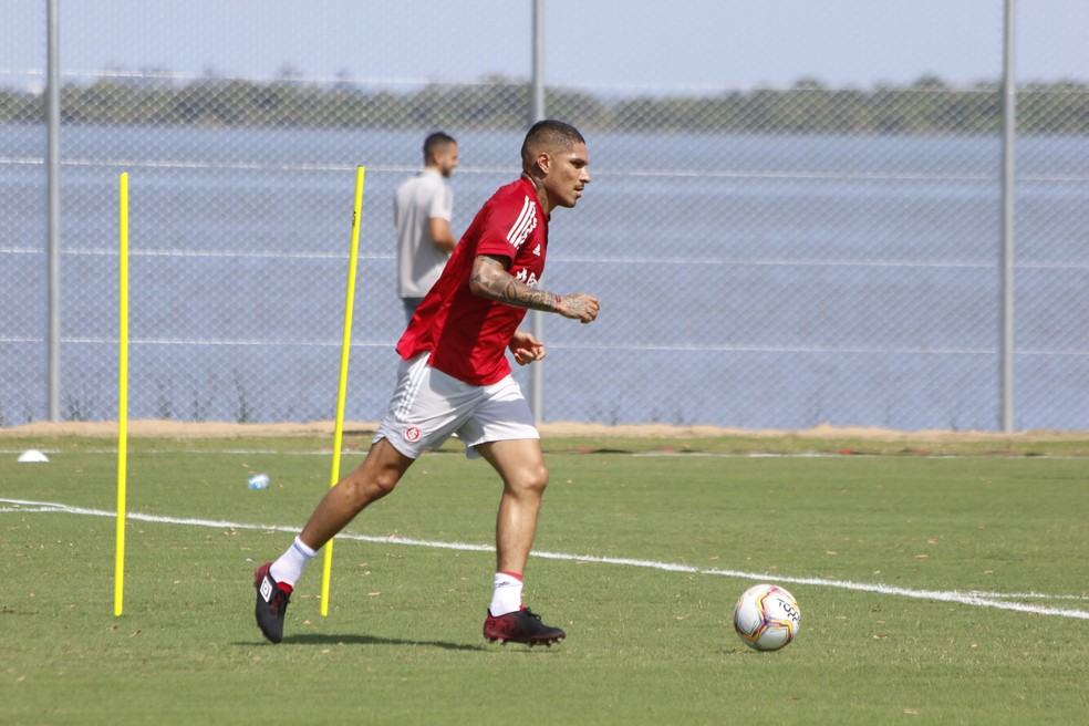 Guerrero, em ação no treino do Inter — Foto: Eduardo Deconto