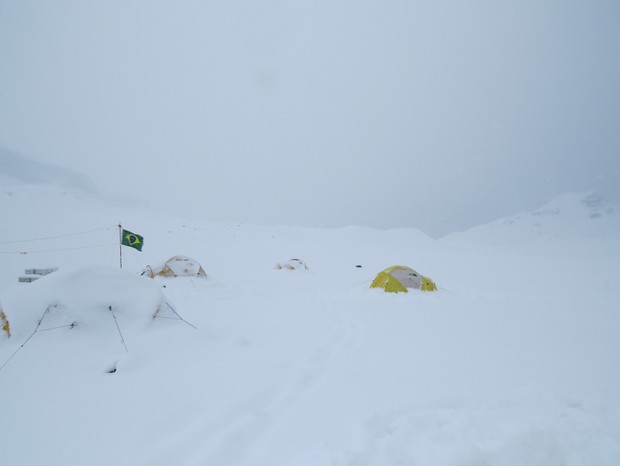 Registro de parte do acampamento da expedição realizada entre dezembro de 2015 e fevereiro de 2016 (Foto: Divulgação)