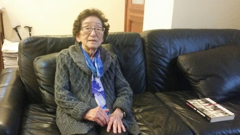Aiko Higuchi, de 98 anos, Ã© filha do primeiro imigrante morto pelo grupo Shindo Reimei â€” Foto: BBC