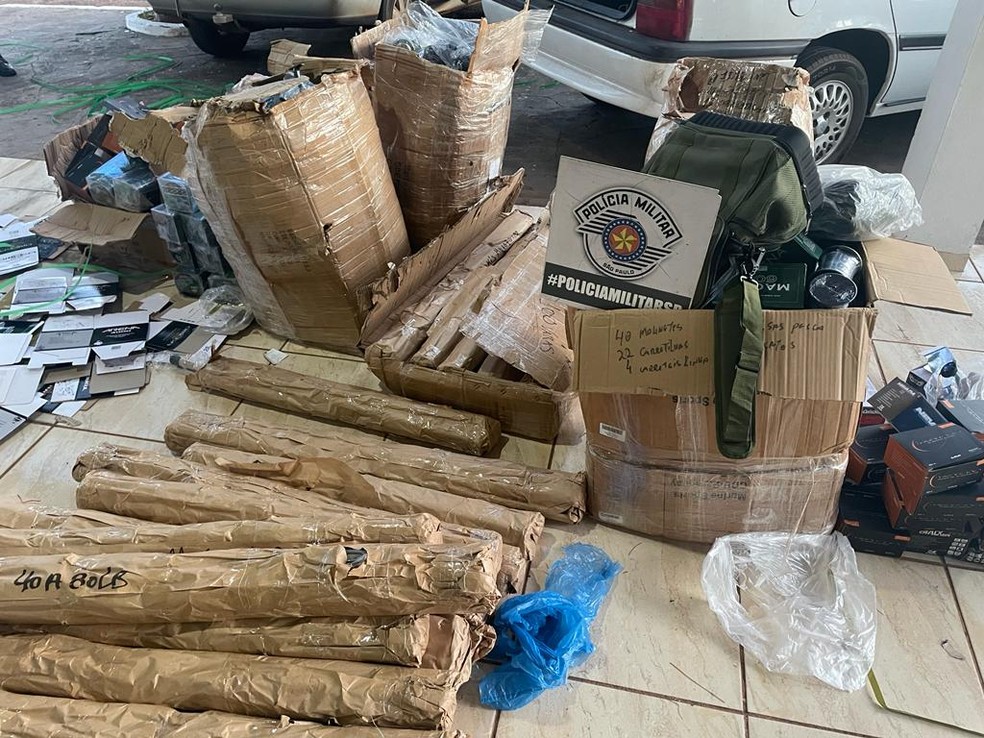 Carga avalia em R$ 300 mil foi apreendida nesta quinta-feira (12) — Foto: Polícia Militar