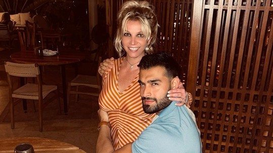 Britney Spears e Sam Asghari são clicados sem alianças e levantam rumores de divórcio